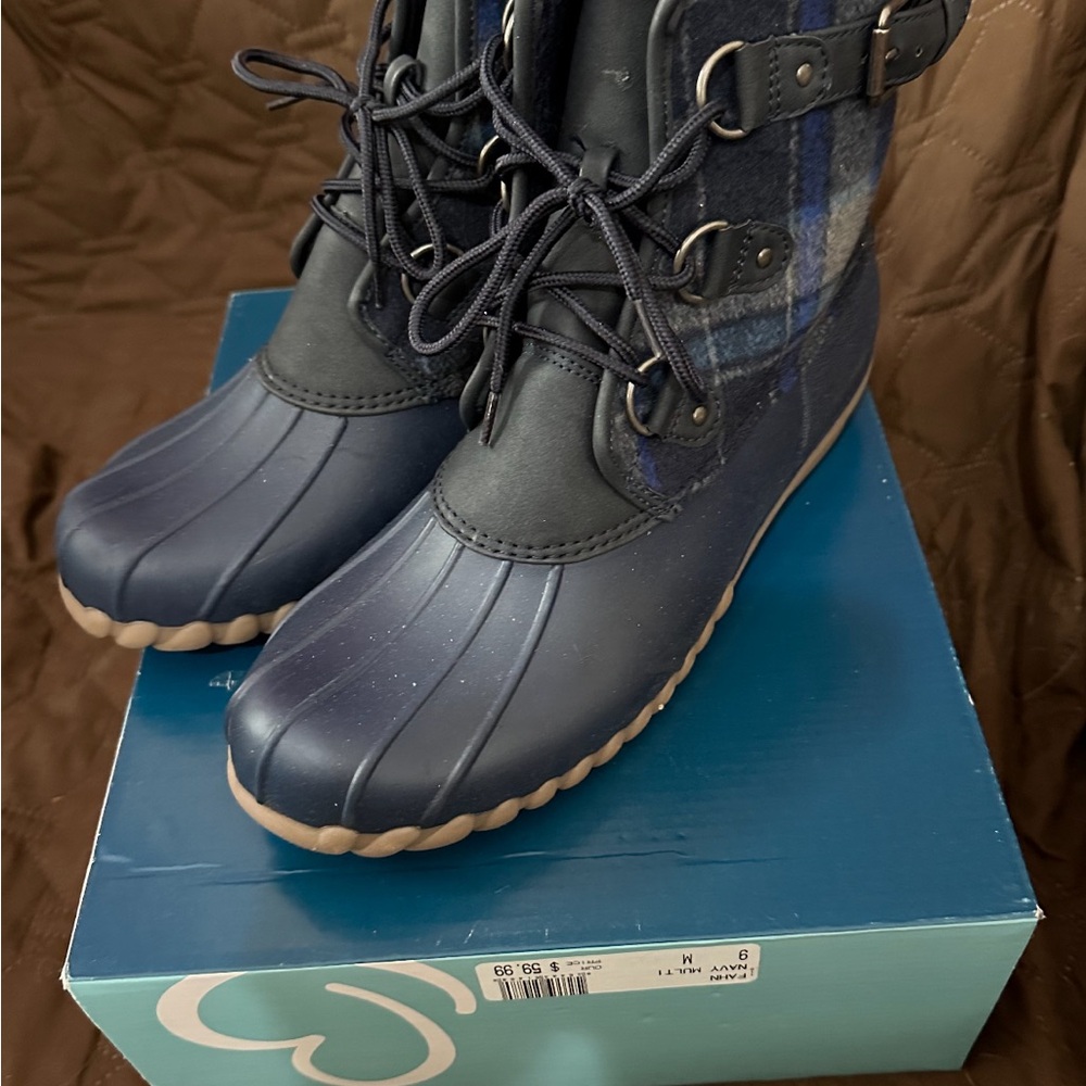 Bear traps boots.